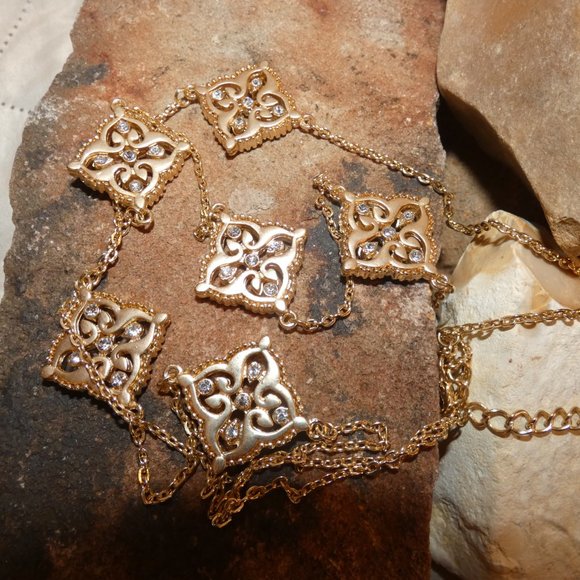 Charming Charlie Medallion Necklace w/Bling - Picture 3 of 12